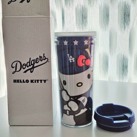Hello Kitty LA Dodgers Travel Mug Stadium Giveaway - Picture 3 of 8
